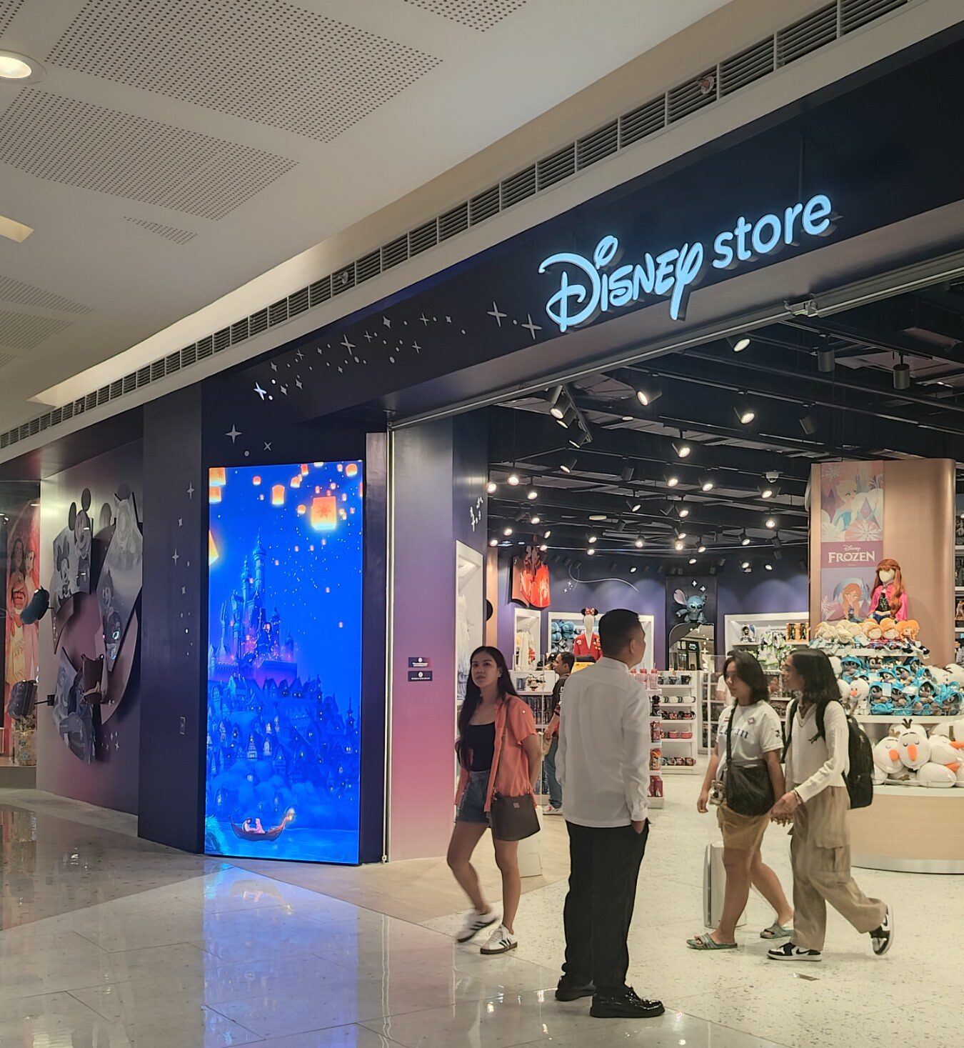 Disney Store North 7